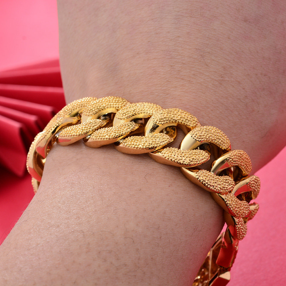 Street Fashion Dubai - Bracciale color oro Dubai 18k per