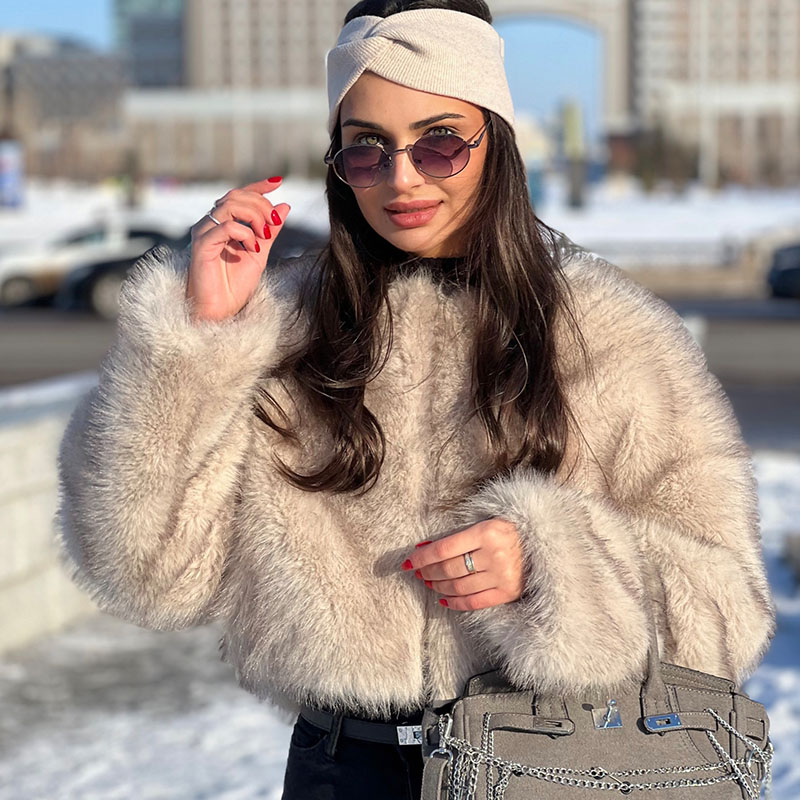 Iconico Cappotto Corto in Pell - Street Fashion Week recensione e prezzo