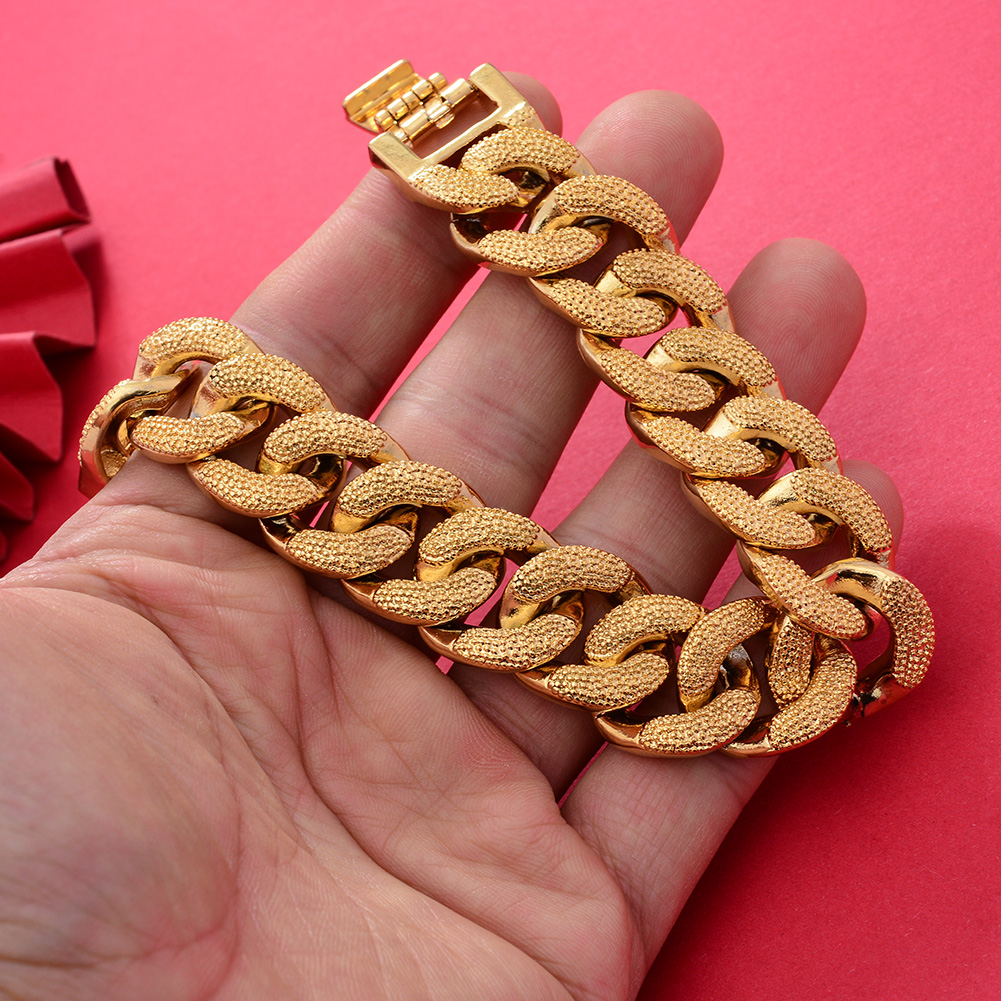 Bracciale color oro Dubai 18k  - Street Fashion Dubai recensione e prezzo