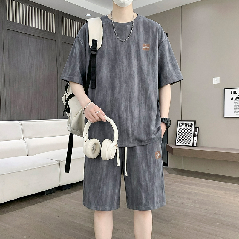 【T-shirt + pantaloncini a 5 pu - Street Fashion For Man recensione e prezzo