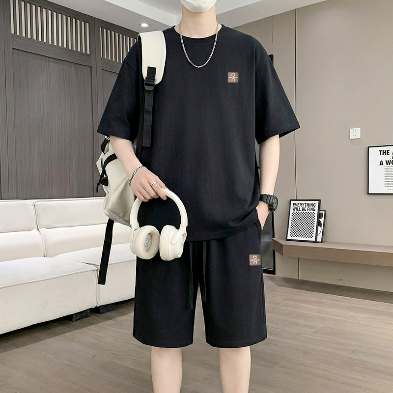 【T-shirt + pantaloncini a 5 pu - Street Fashion For Man recensione e prezzo